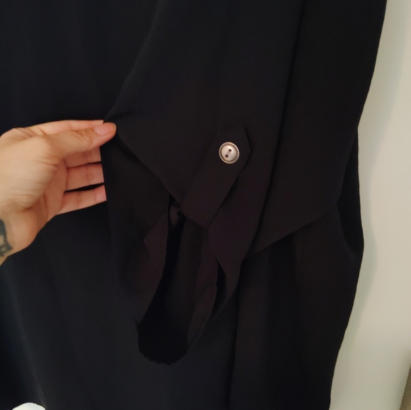 Basic black blouse - Picture 4 of 5